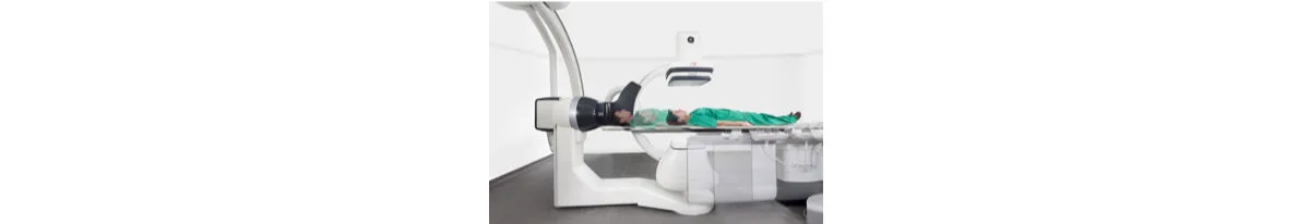 GE HealthCare Innova IGS 630 — Свободный доступ к голове пациента