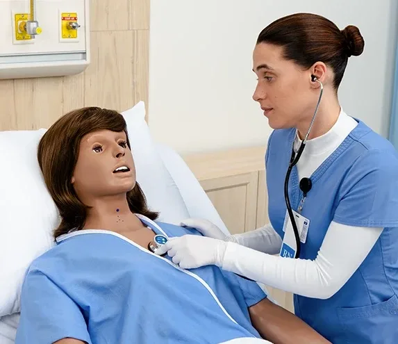 Gaumard Super CHLOE S222.100.250 с OMNI 2 — Виртуальный стетоскоп Virtual Stethoscope Pro