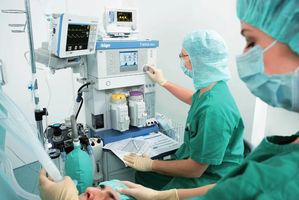 Dräger Fabius Plus — Поршневой E-Vent без приводного газа